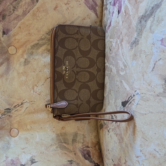 Coach Wallet - Picture 1 of 9